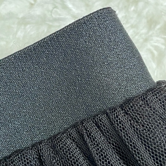 UNIQLO double layered girl’s skirt - Picture 3 of 4